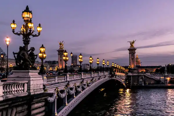 Cities and cultural landmarks along the Seine river cruise route